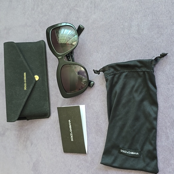 Dolce&Gabbana DG4252 Sunglasses. Black with Red Rose